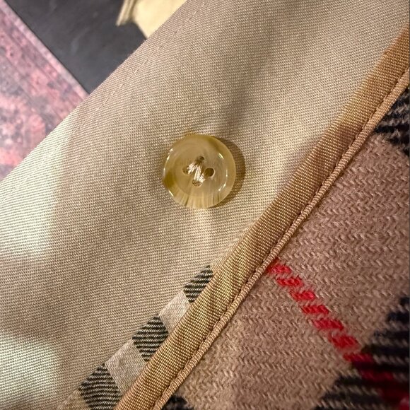 Vintage Burberry trench coat - Picture 4 of 6